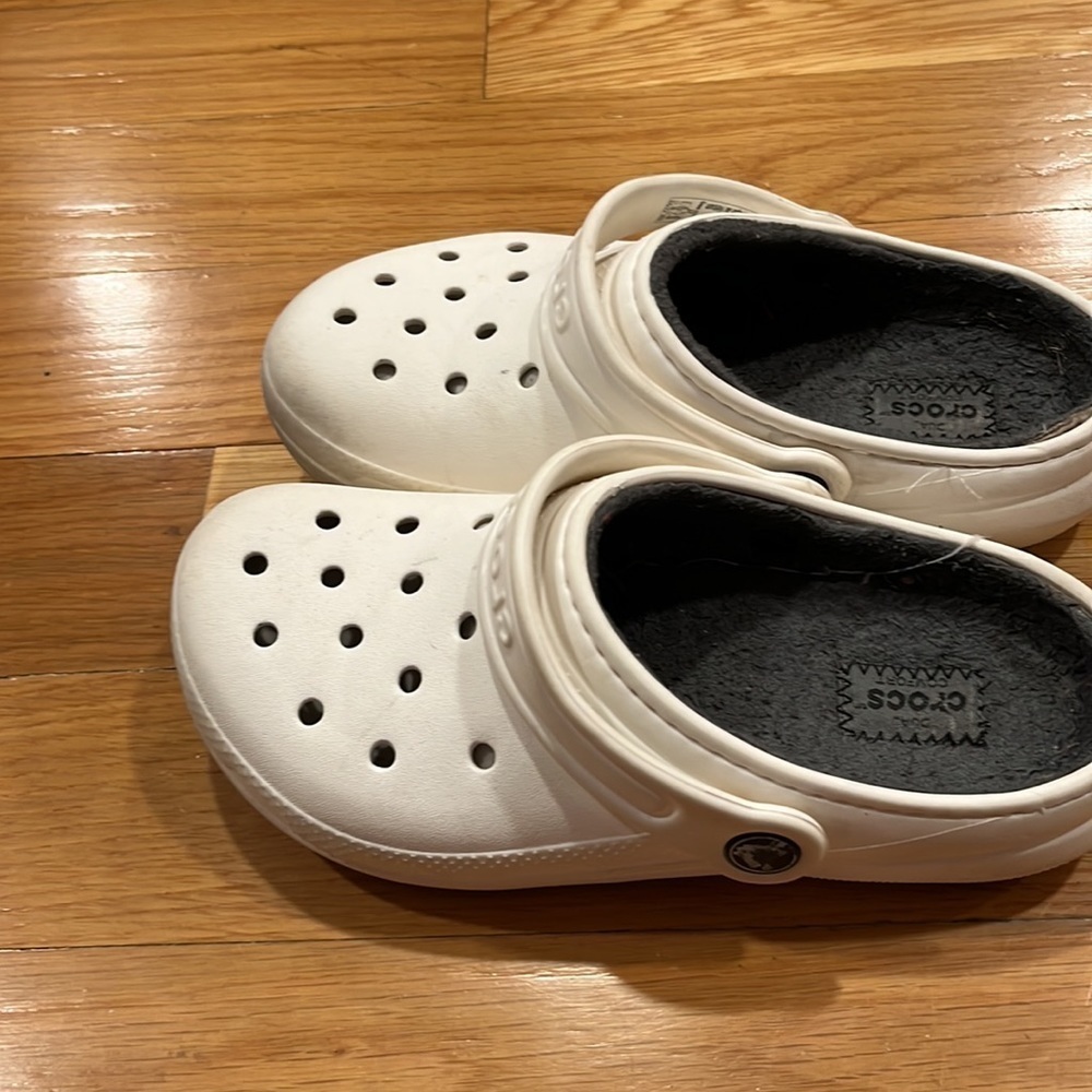CROCS girls white lined sandals size j2. - Picture 4 of 9